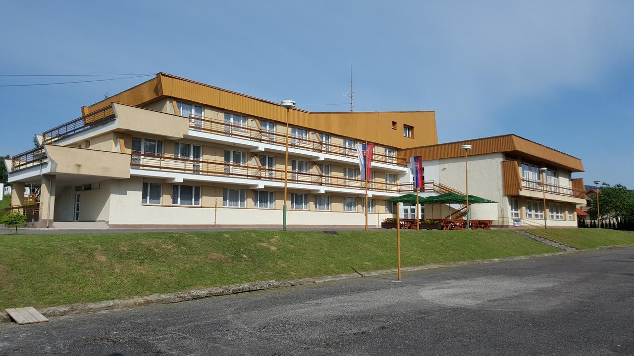 Hotel Banik Nitrianske Rudno Exterior photo